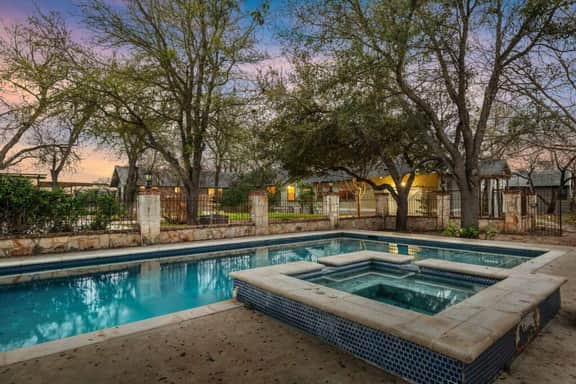 Private River Access | Pool+Hot Tub | Sleeps 24+ - Image 3