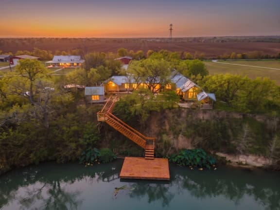 Private River Access | Pool+Hot Tub | Sleeps 24+ - Image 1